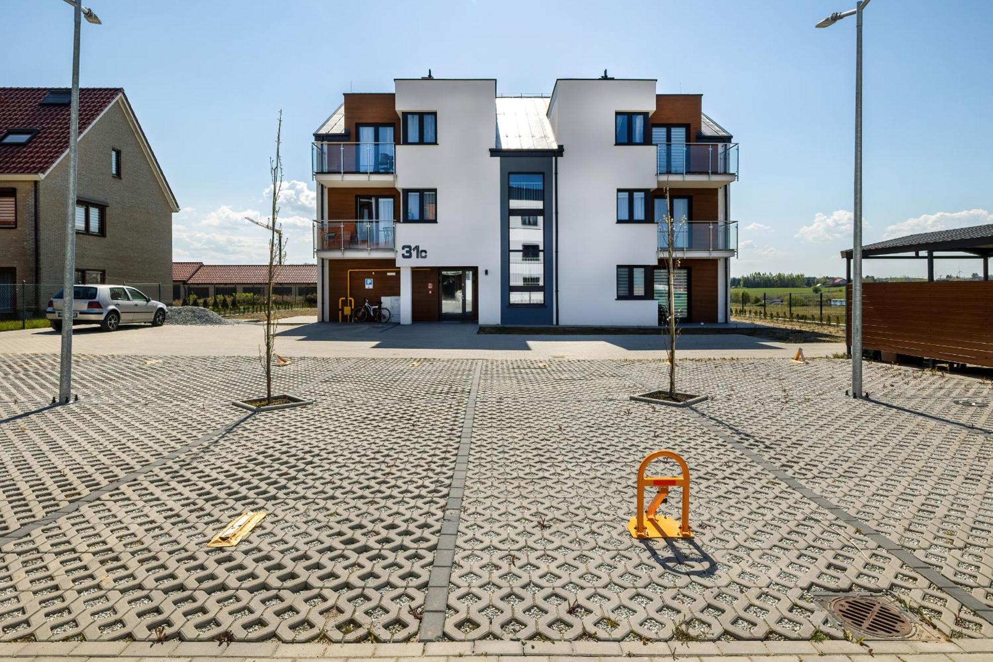 Nadmorski Z Parkingiem W Ustroniu Morskim By Renters